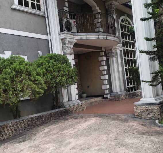  6 BEDROOM MANSION WITH FULLY FITTED KITCHEN