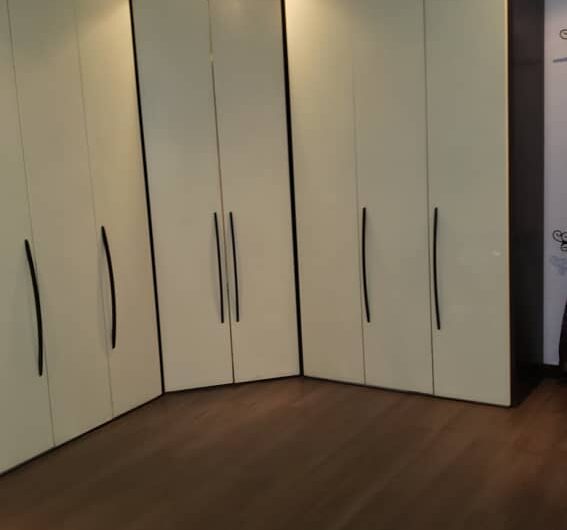  6 BEDROOM MANSION WITH FULLY FITTED KITCHEN