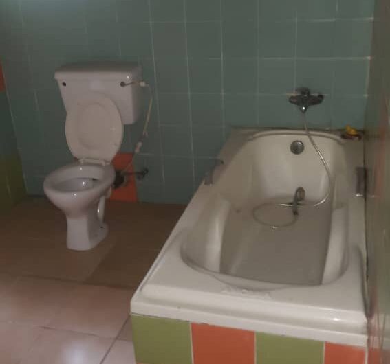  6 BEDROOM MANSION WITH FULLY FITTED KITCHEN