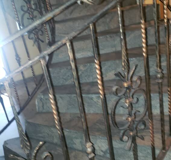  6 BEDROOM MANSION WITH FULLY FITTED KITCHEN