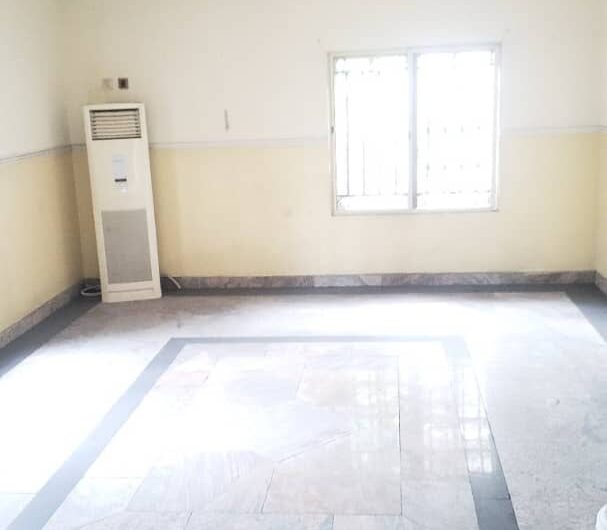  6 BEDROOM MANSION WITH FULLY FITTED KITCHEN