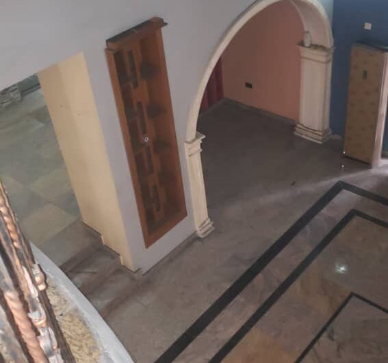  6 BEDROOM MANSION WITH FULLY FITTED KITCHEN