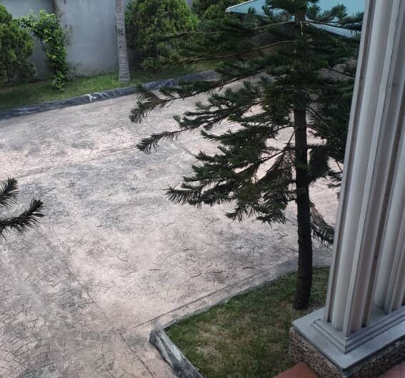  6 BEDROOM MANSION WITH FULLY FITTED KITCHEN